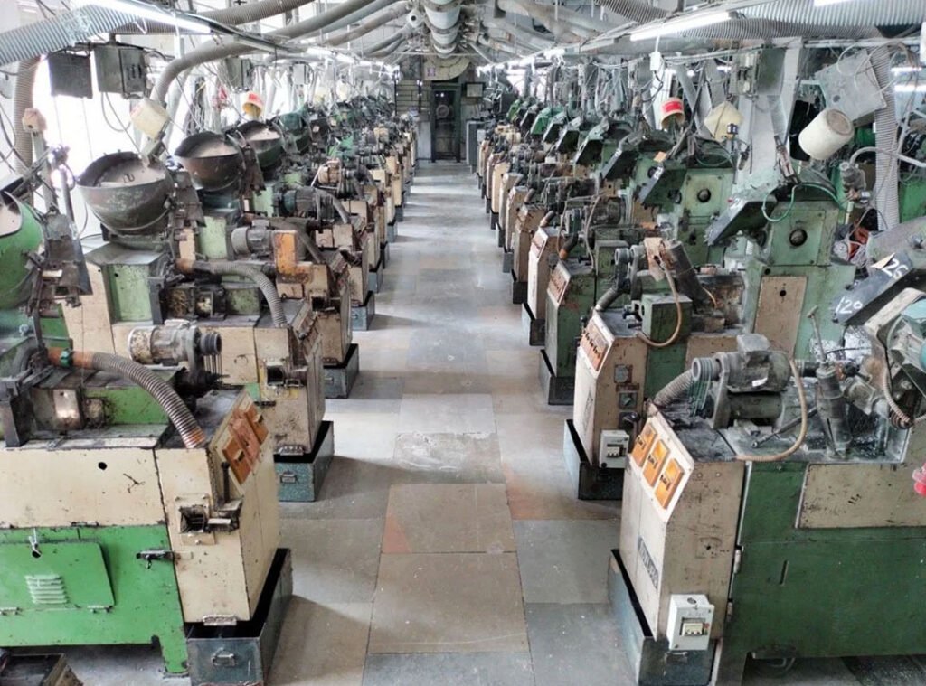 Read more about the article THE ROLE OF MODERN MACHINERY IN THE GROWTH OF BUTTON MANUFACTURERS IN INDIA