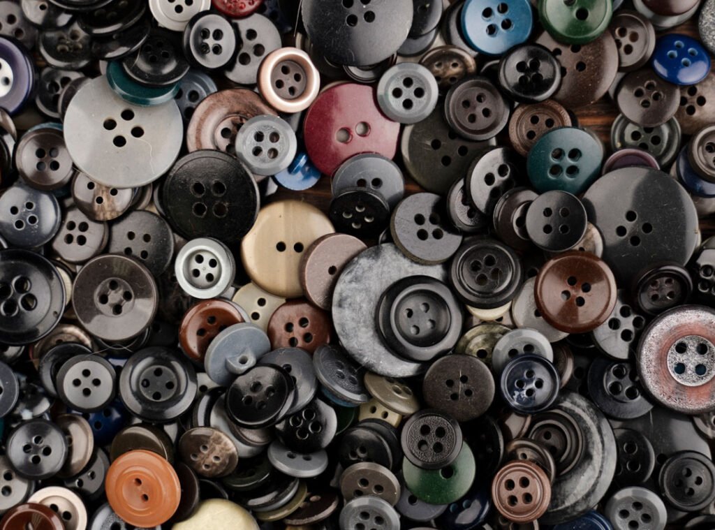 Read more about the article GETTING POLYESTER BUTTONS AT BEST PRICE IN INDIA: FACTORS THAT AFFECT BULK PRICING